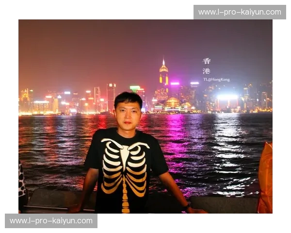 东方明珠与自由灯塔:中国香港与美国的独特魅力碰撞 东方明珠与自由灯塔:中国香港与美国的独特魅力碰撞